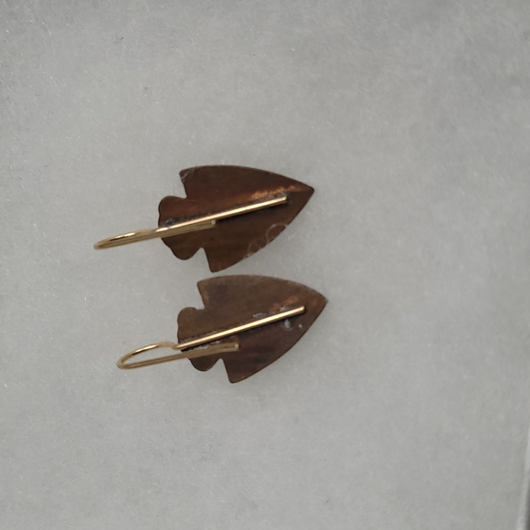 Unique and beautiful crest earrings - Picture 3 of 3